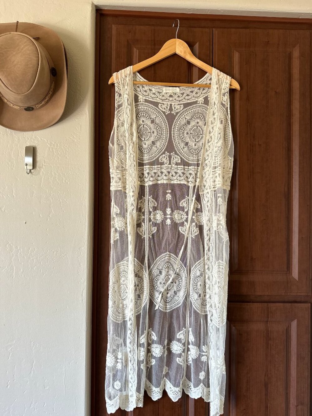 Cream Lace Sleeveless Duster / Long Kimono – Size Small